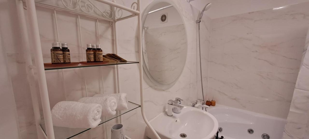 Cotroceni Accommodations Upstairs Bucharest Exterior photo